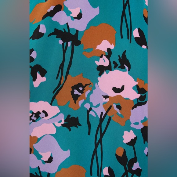 Tucker NYC Stella Top
Dini's Teal Floral in Crepe de Chine - Picture 8 of 8